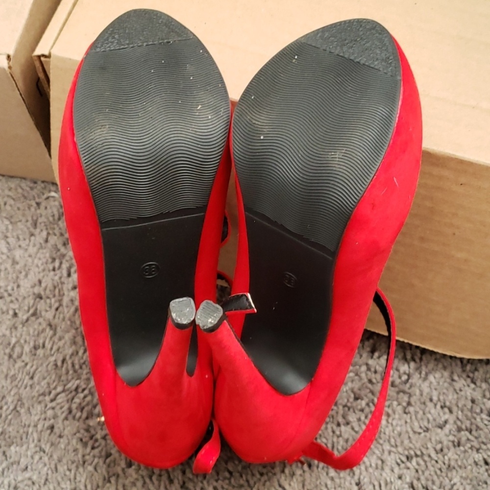 Red heels - Picture 3 of 4